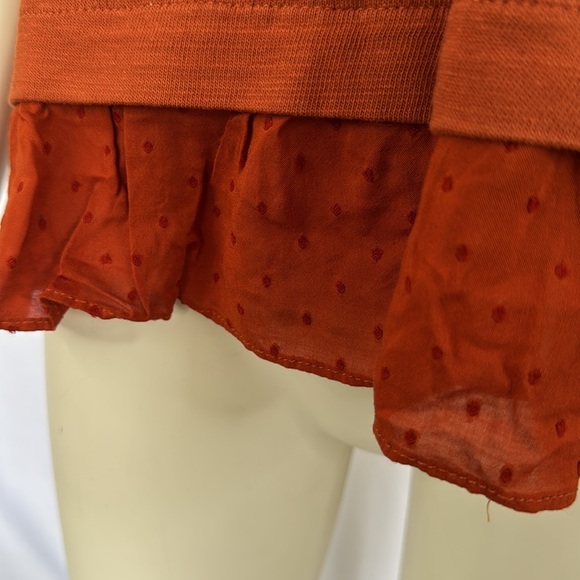💖 2/$25 LOFT Ruffle Hem Mixed Media Tee in Spicy Caramel - Picture 4 of 5